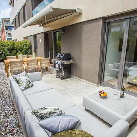 Apartment Bk *