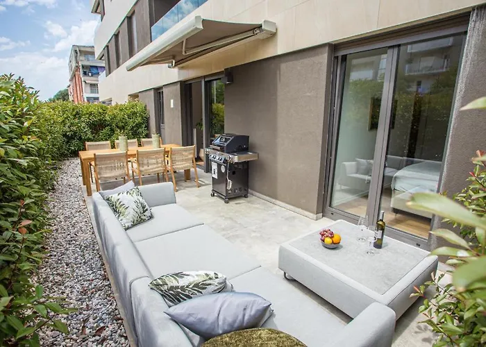 Apartment Bk *